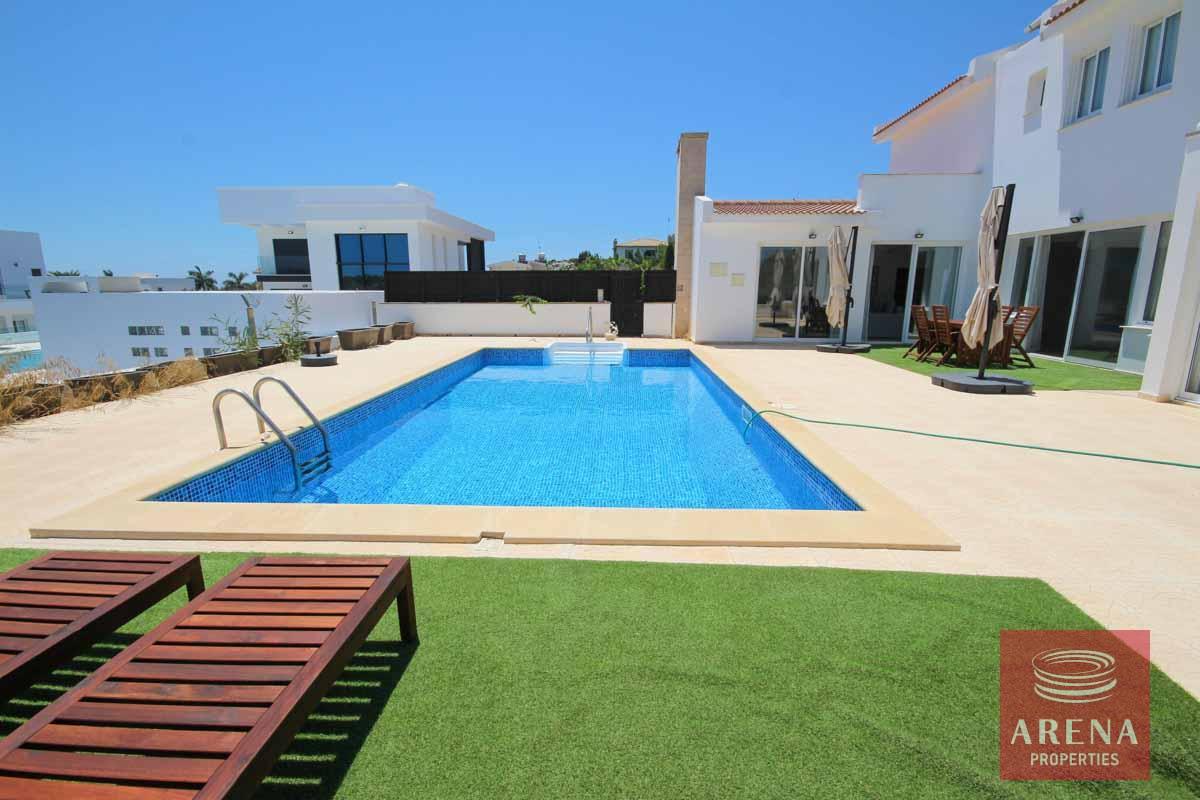 4-4-BED-VILLA-FOR-SALE-IN-CAPE-GRECO-6484