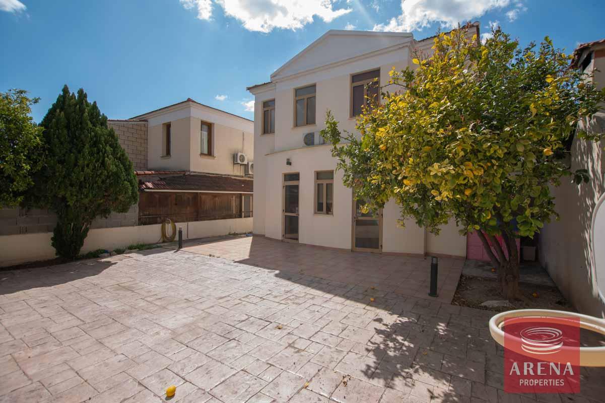 4-4-bed-villa-in-Aradippou-6040-1