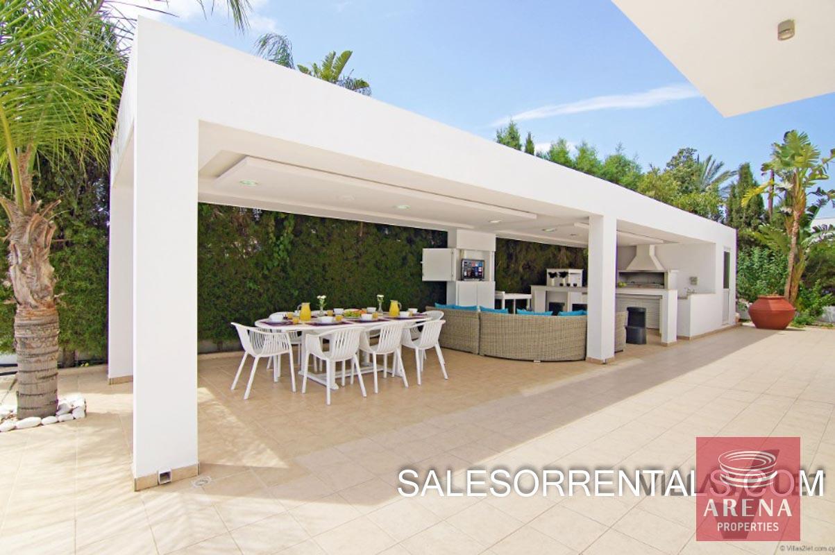 4-6-BED-villa-in-paralimni-5449