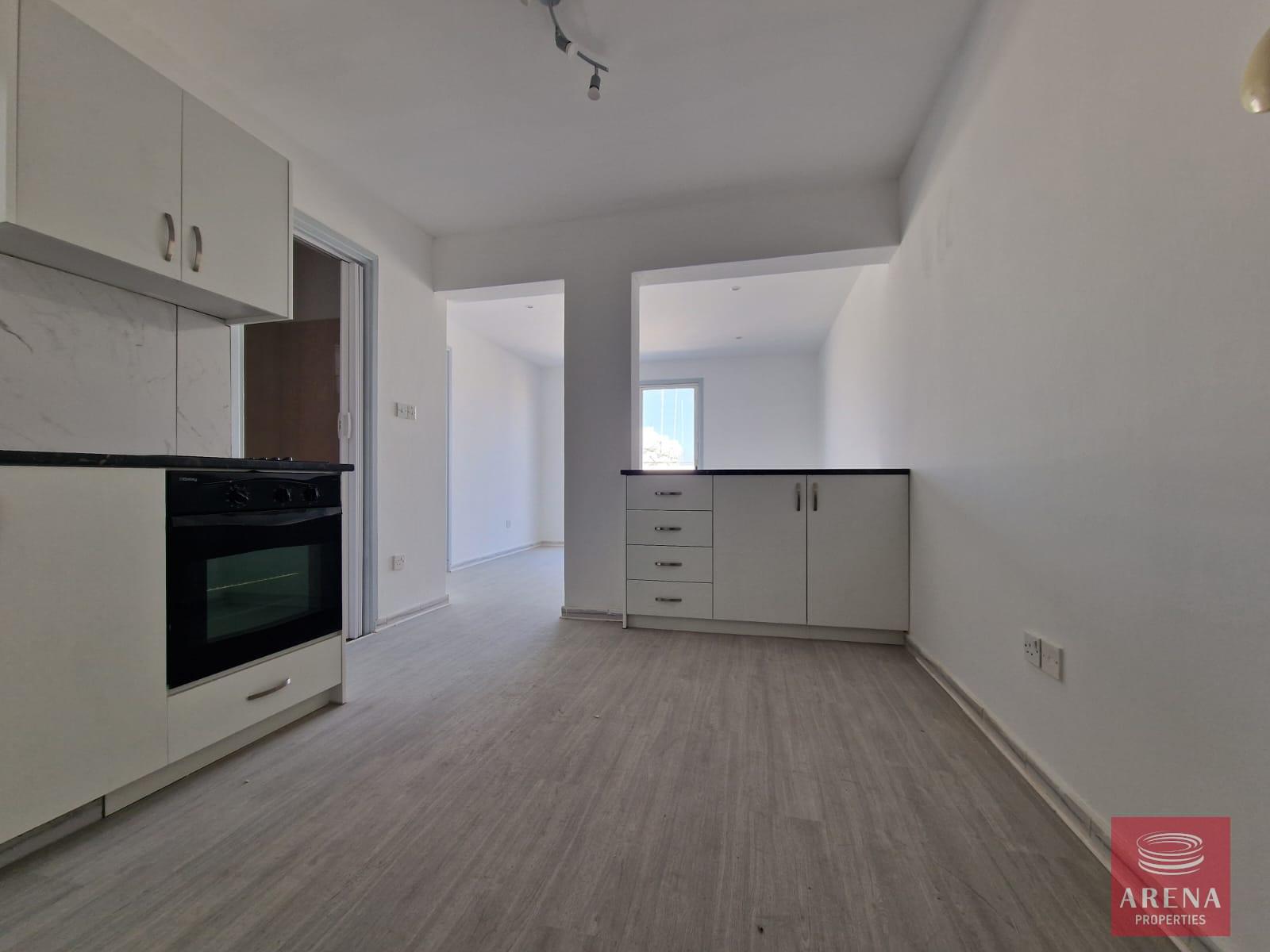 4-APT-IN-DROSHIA-7470