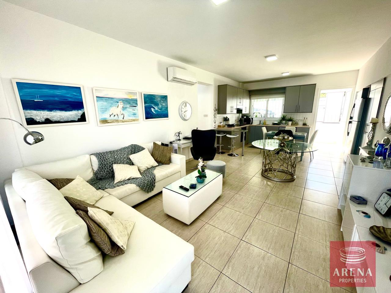 4-APT-IN-PROTARAS-9256