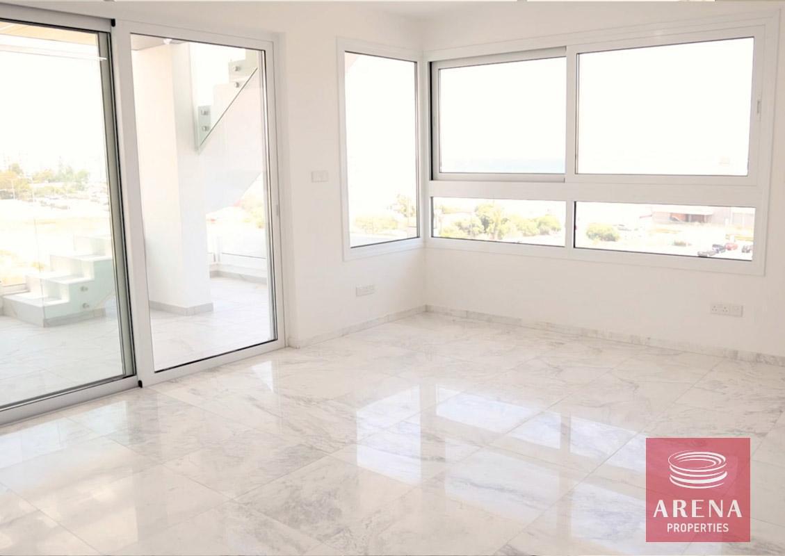 4-APT-MAKENZIE-4808-1