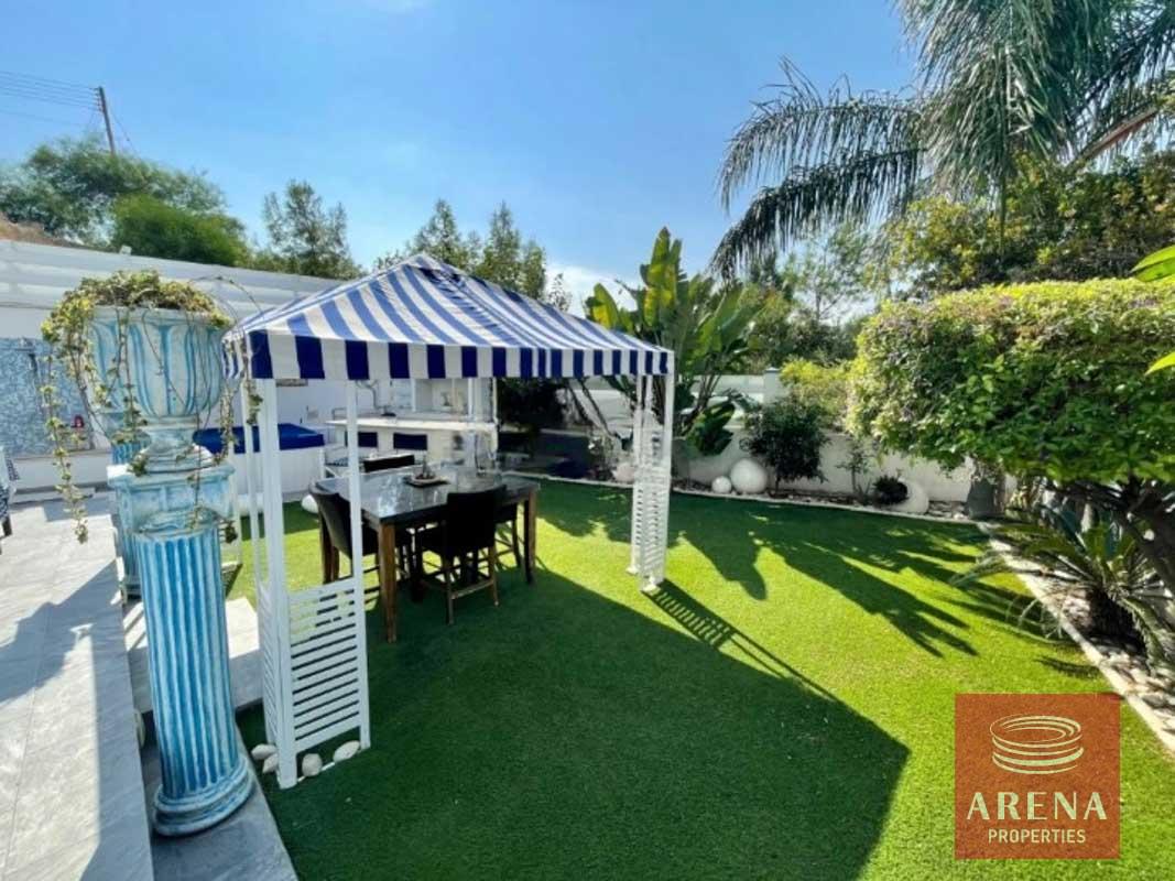 4-VILLA-IN-LIVADIA-7744