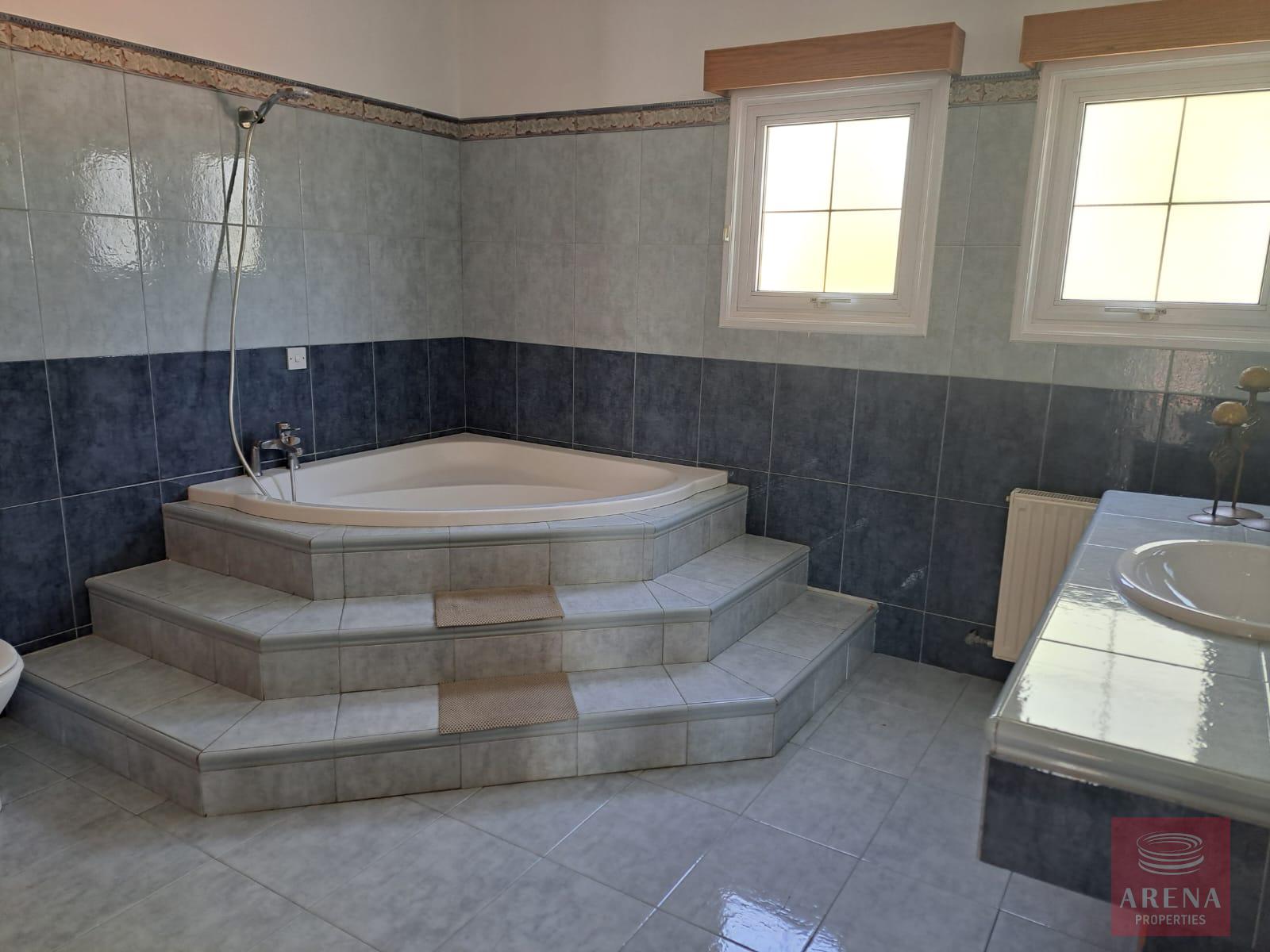 4-bed-house-Klima-Zourides-12