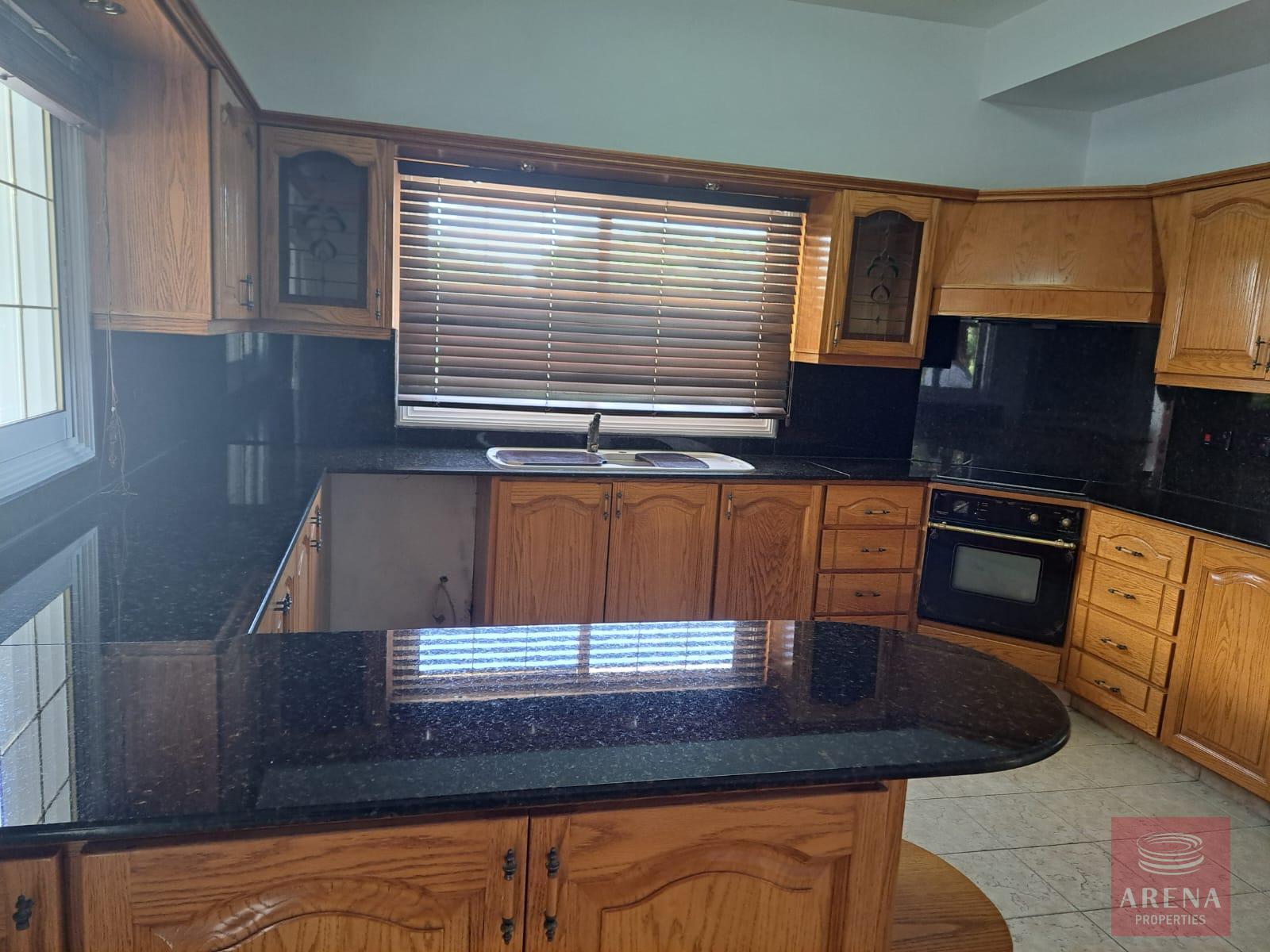 4-bed-house-Klima-Zourides-7