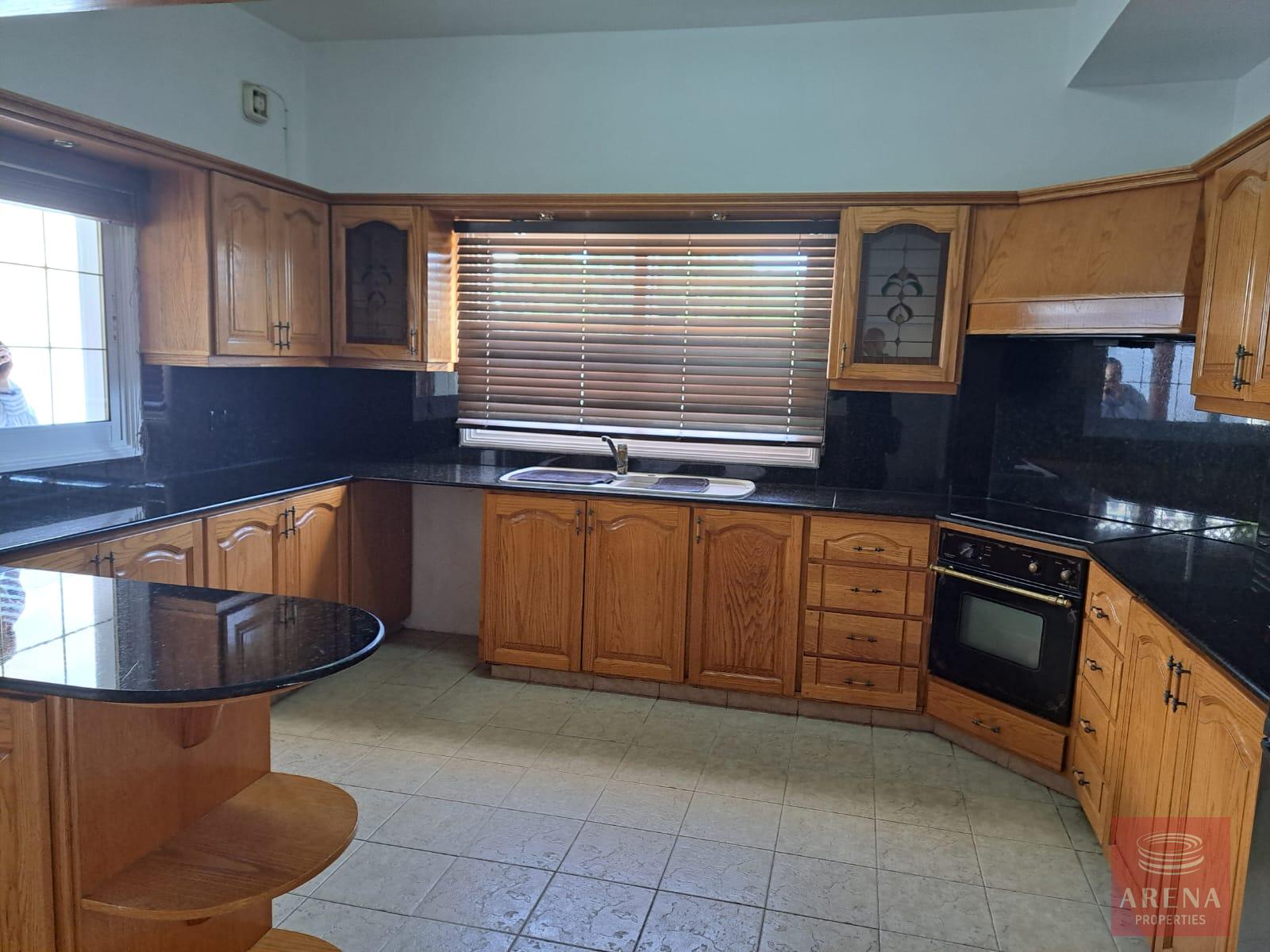 4-bed-house-Klima-Zourides-8