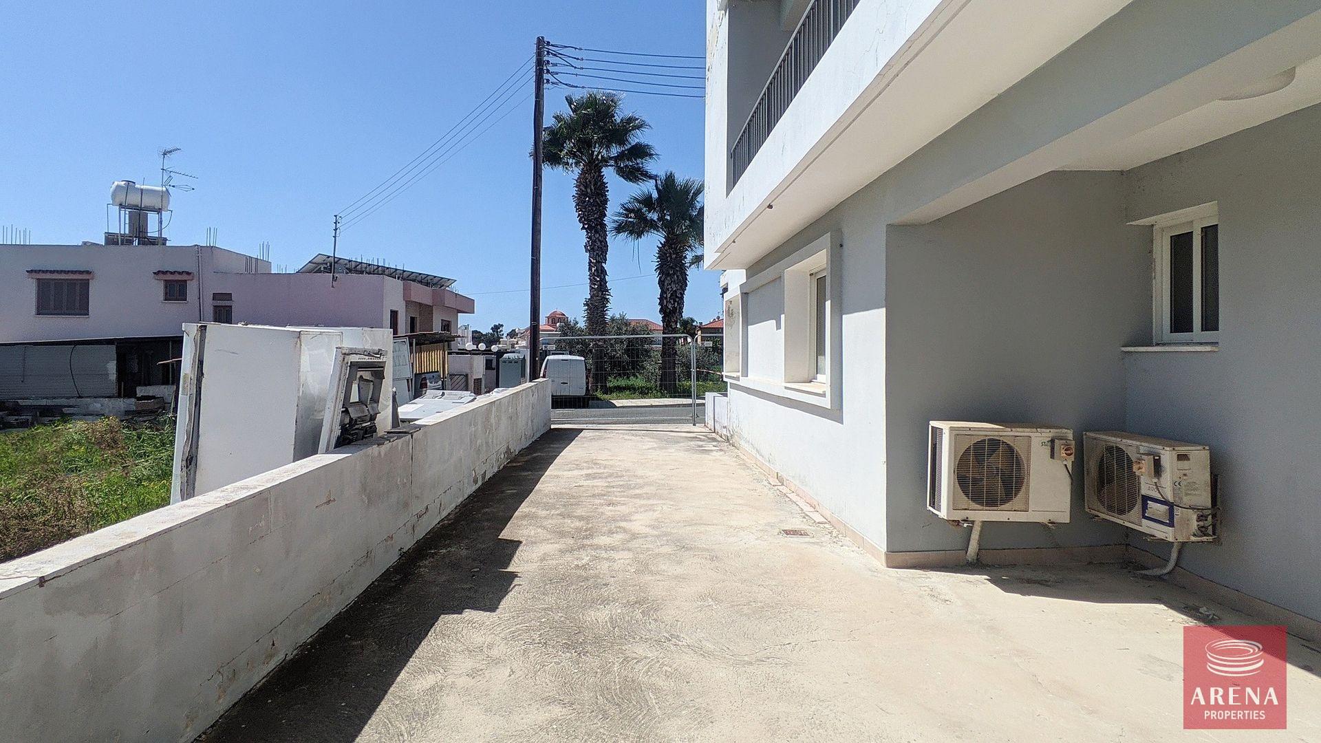 4-building-in-kiti-8178