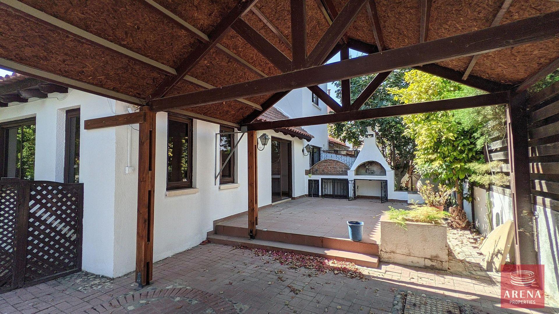 4-villa-in-oroklini-8660