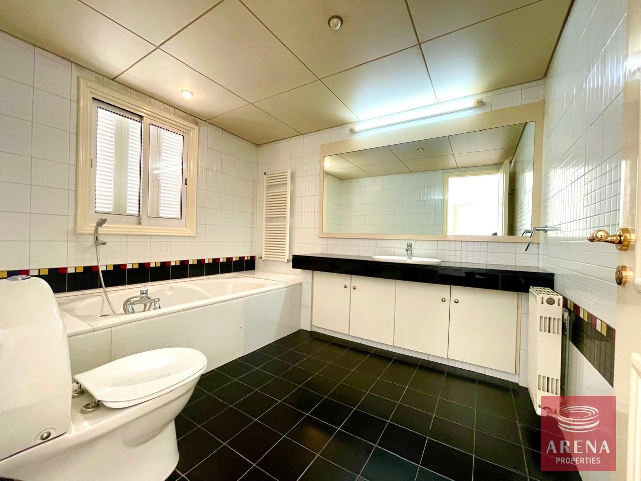 40-VILLA-IN-STROVOLOS-8730