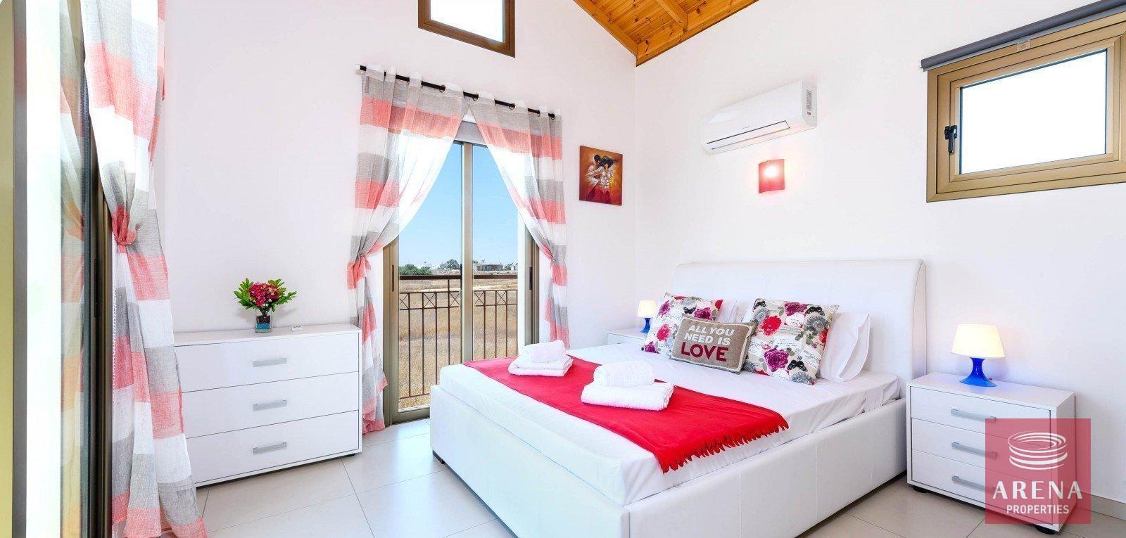 5-1-villa-in-ayia-thekla