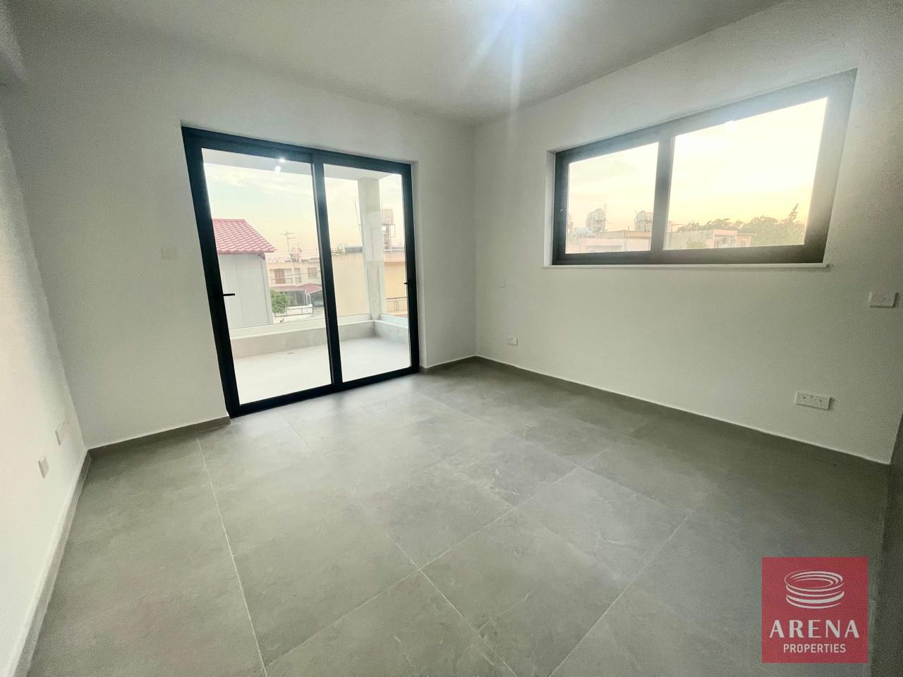 5-2-BED-APT-IN-ARADIPPOU-8732