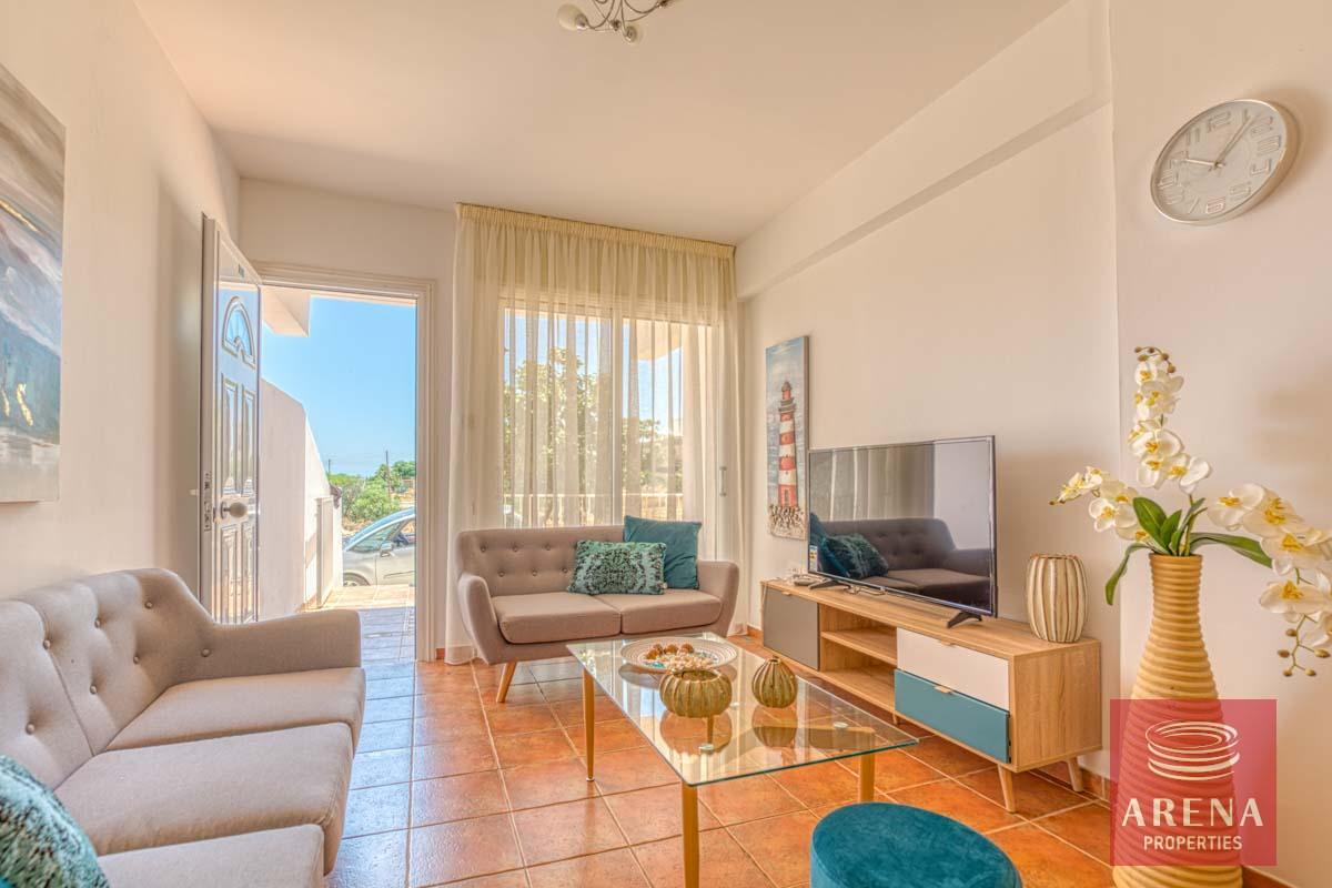 5-2-bed-apt-with-Title-Deeds-in-Paralimni-5864-1