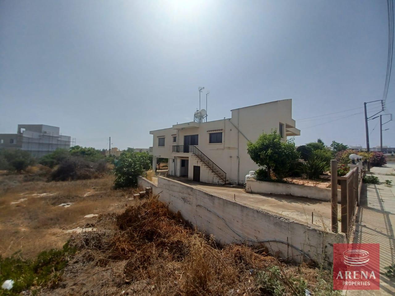 5-3-BED-HOUSE-IN-DERYNIA-7162