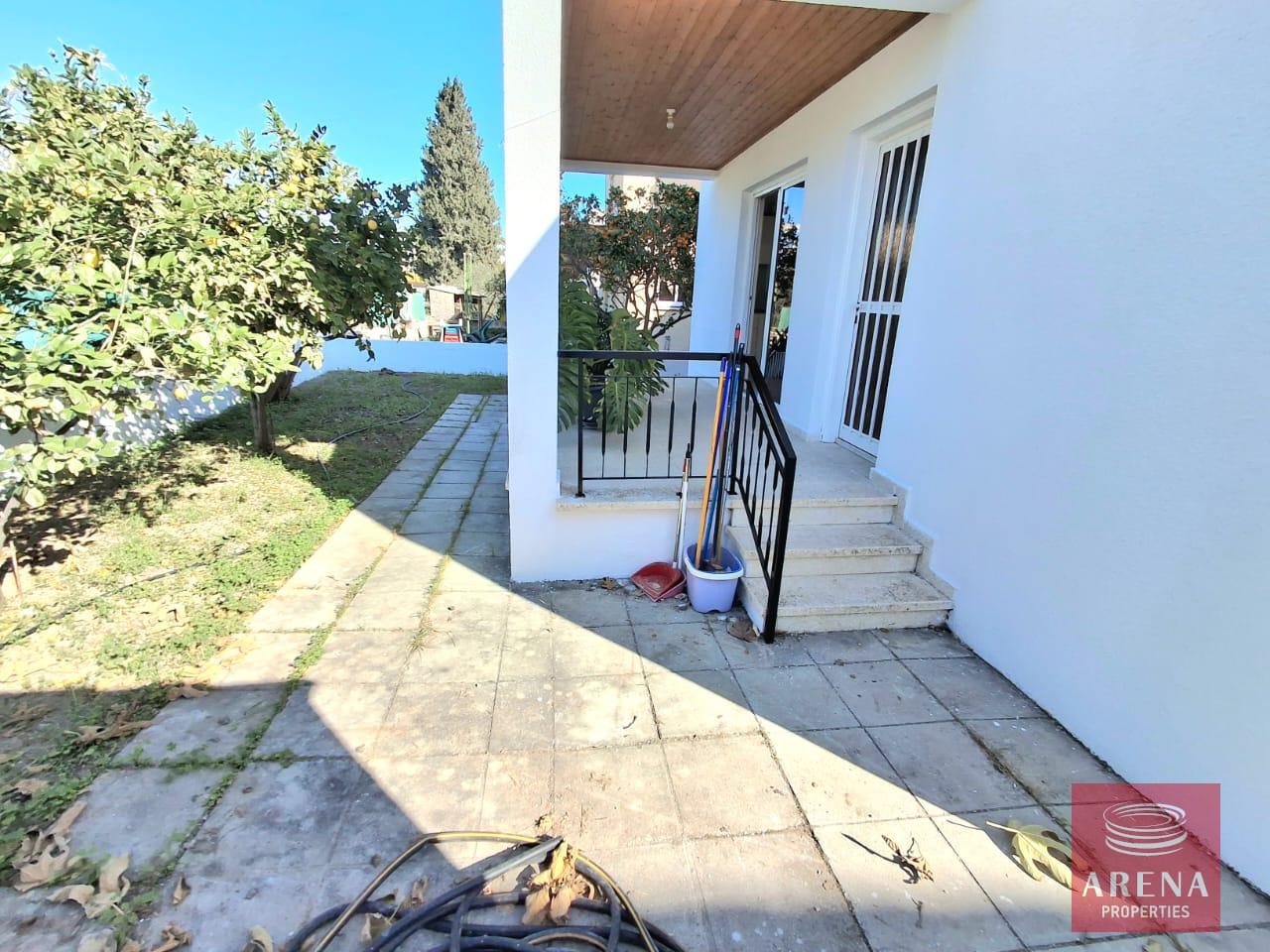 5-3-BED-VILLA-ARADIPPOU-9115