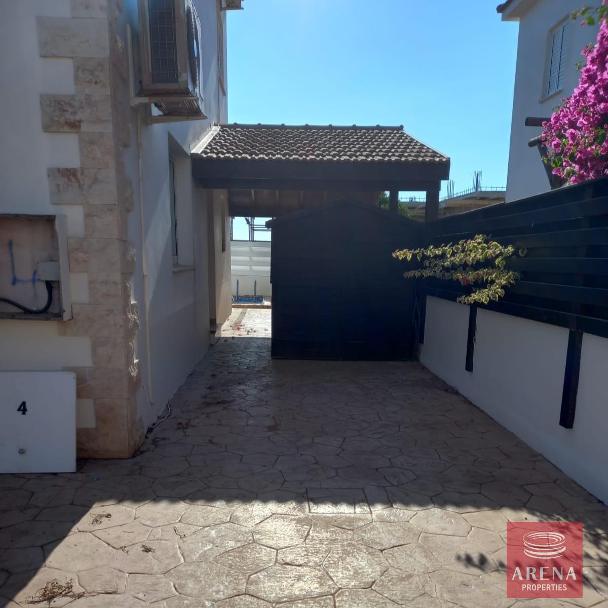 5-3-BED-VILLA-FOR-RENT-FRENAROS-8606