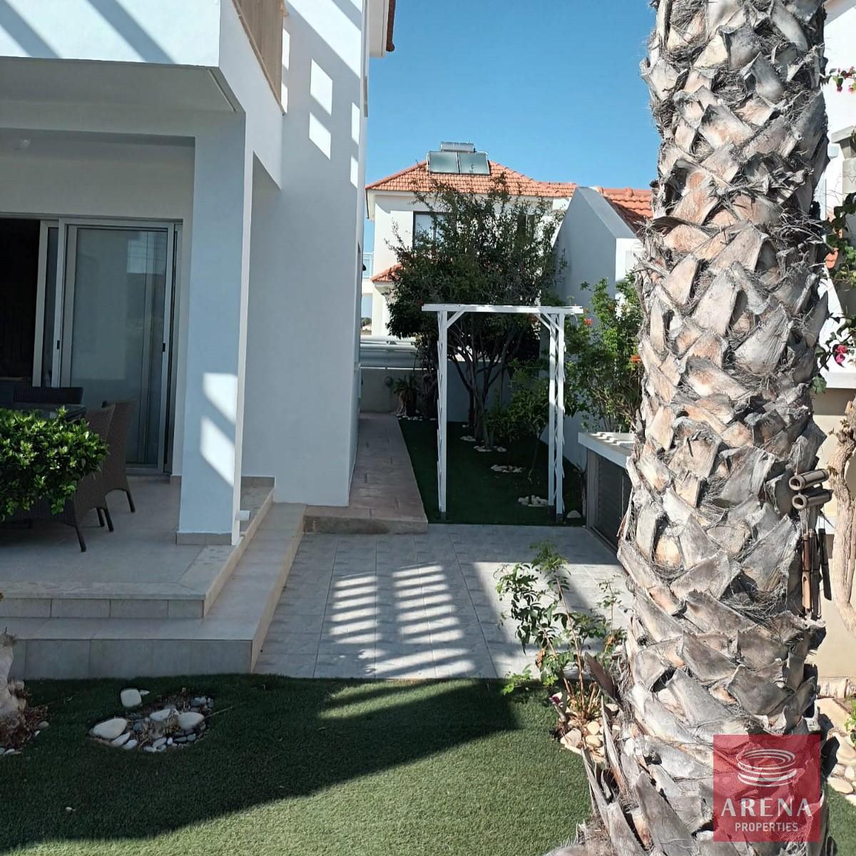 5-3-BED-VILLA-IN-PERVOLIA-8419