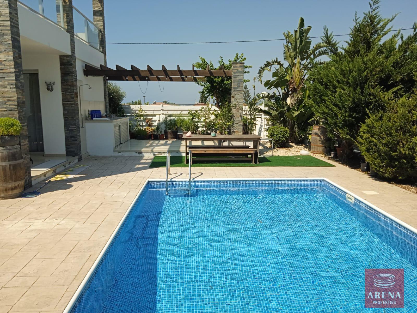 5-3-BED-VILLA-PERVOLIA-8426