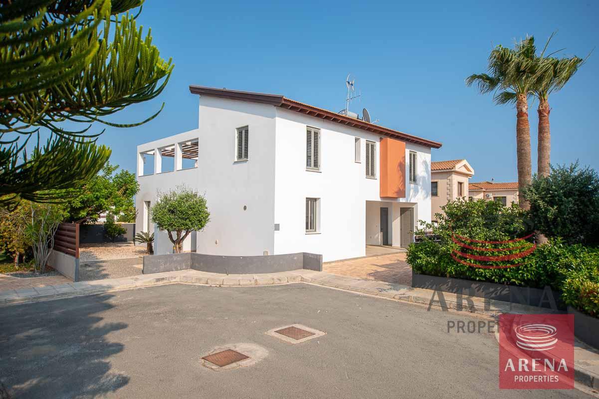 5-3-Bed-villa-in-ayia-thekla-5700
