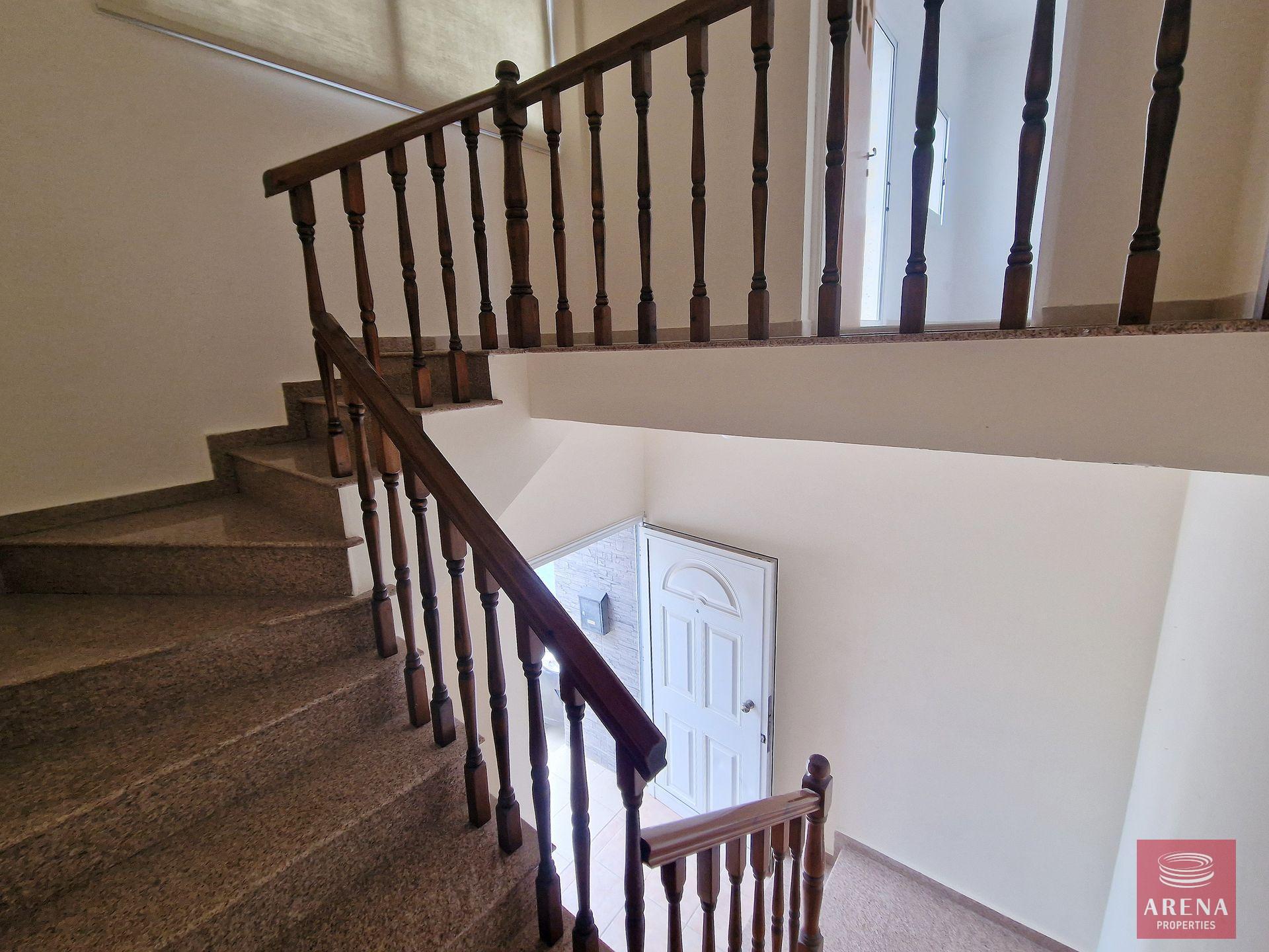 5-3-bed-apt-in-Derynia-7014