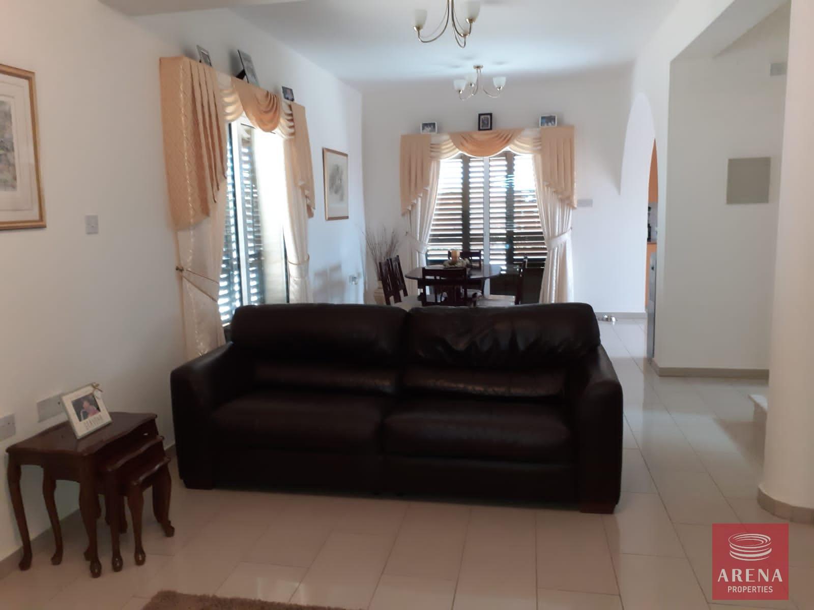 5-3-bed-villa-for-sale-in-paralimni-7454