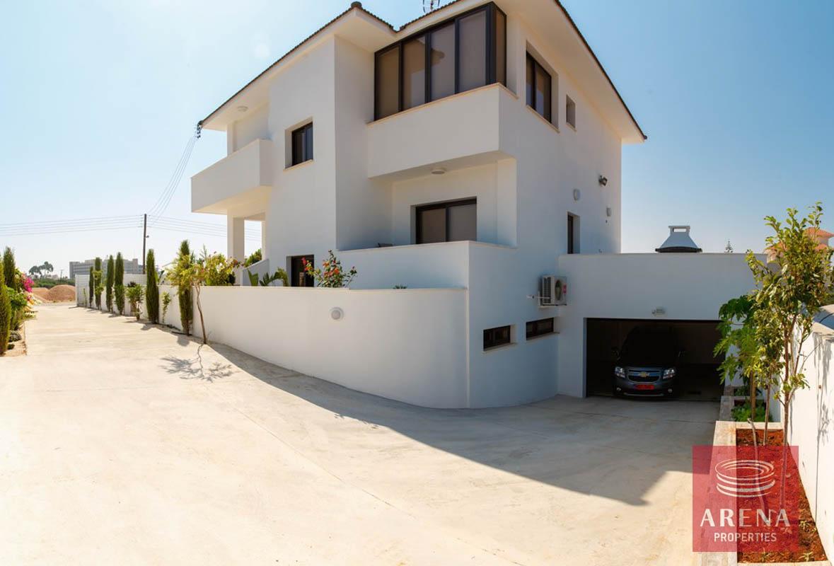 5-4-BED-VILLA-IN-CAPE-GRECO-FOR-SALE-6288