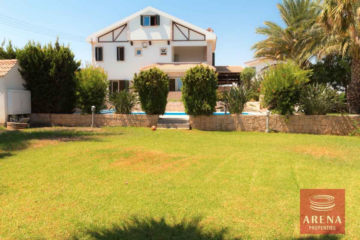 5-5-bed-villa-in-Paralimni-6482