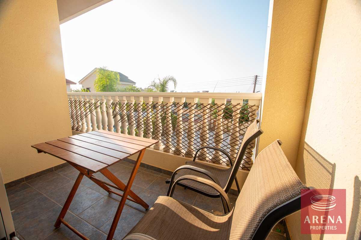 5-APT-DERYNIA-5331_0