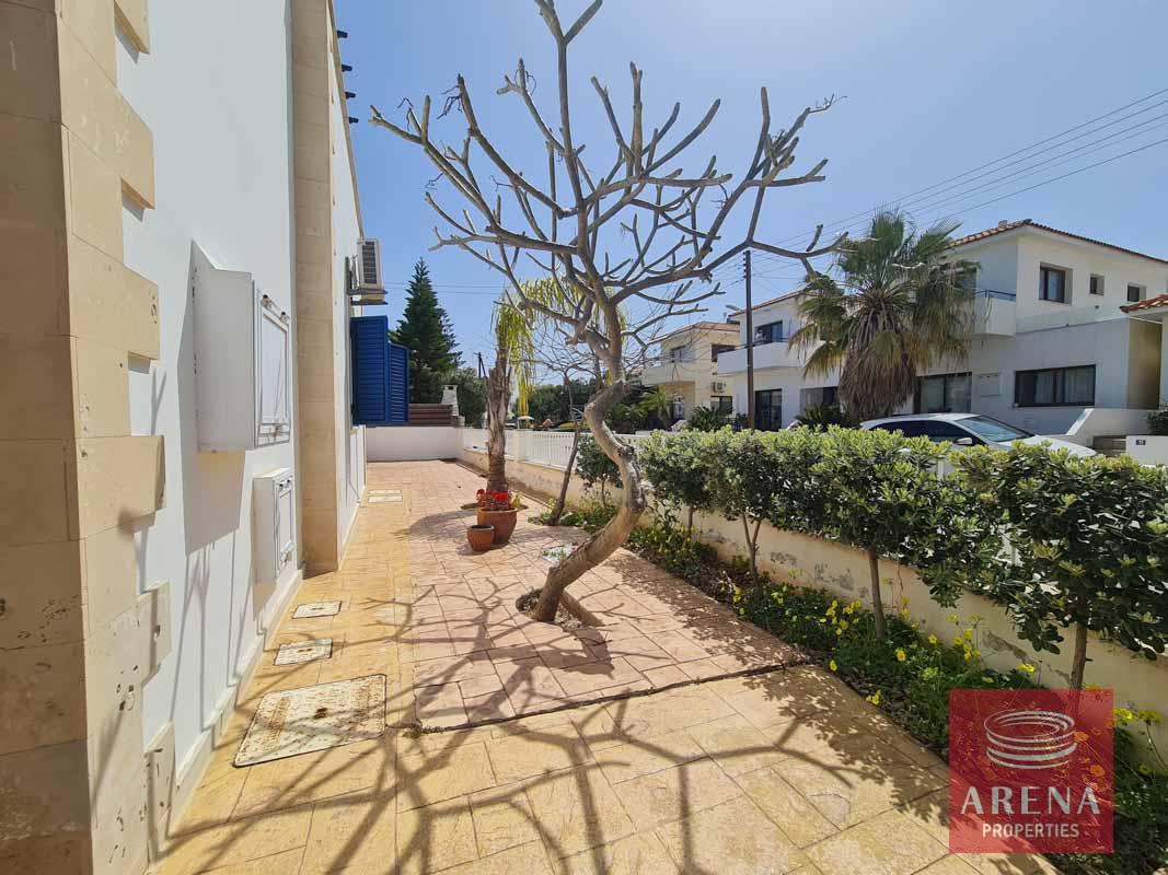 5-Bungalow-with-Roof-garden-6159