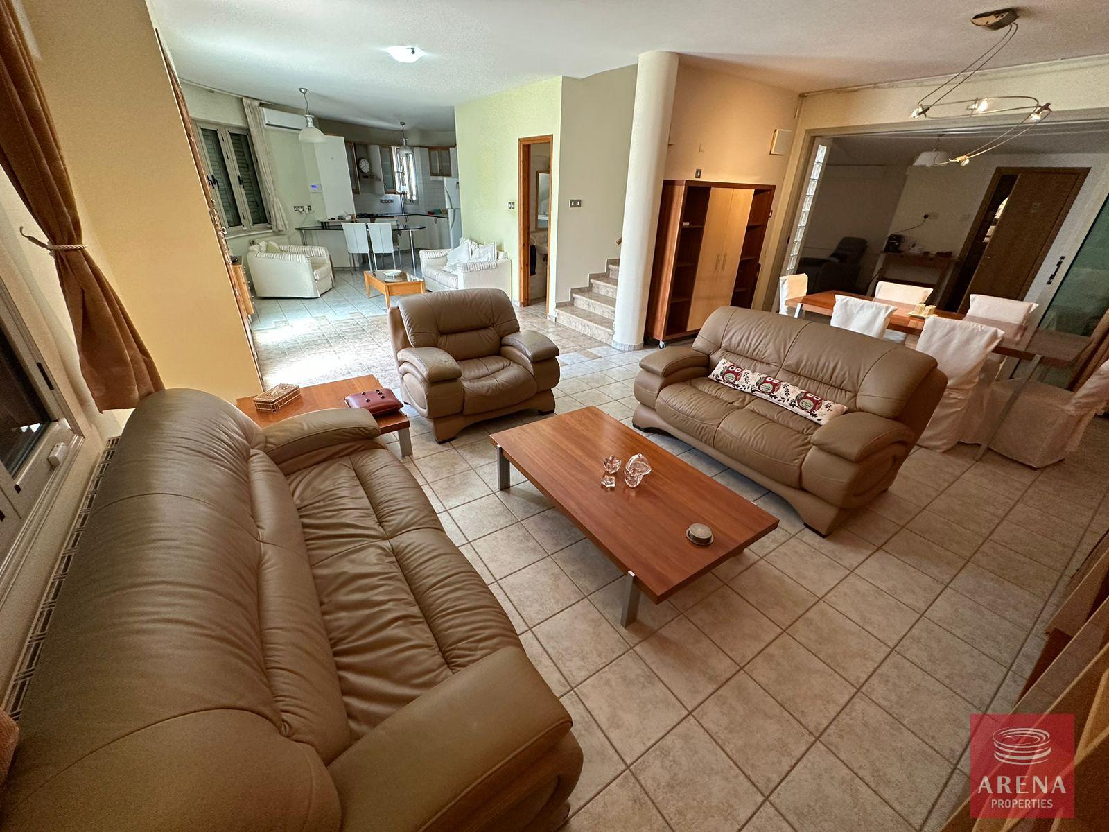 5-VILLA-FOR-RENT-7611-1