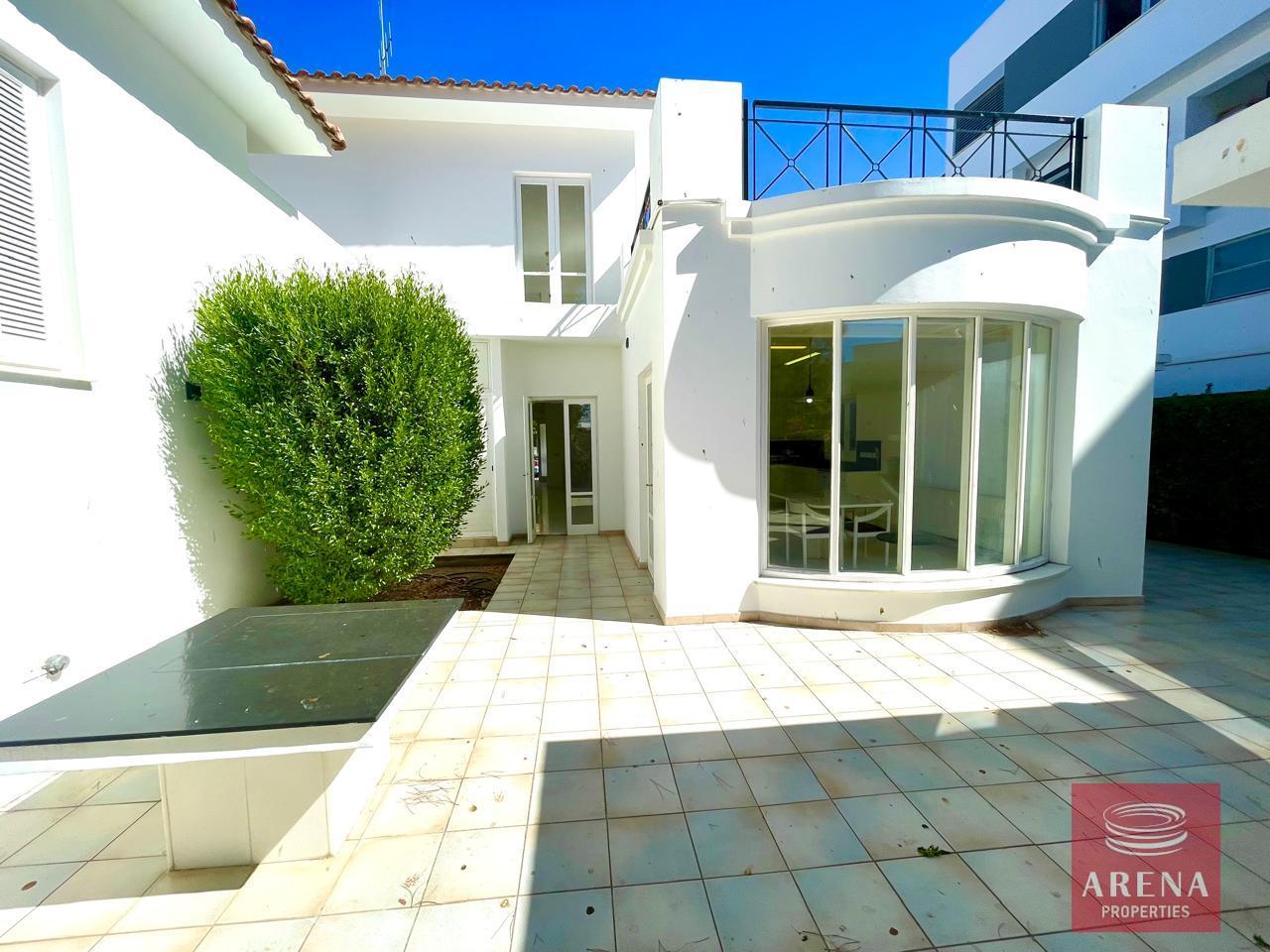 5-VILLA-IN-STROVOLOS-8730