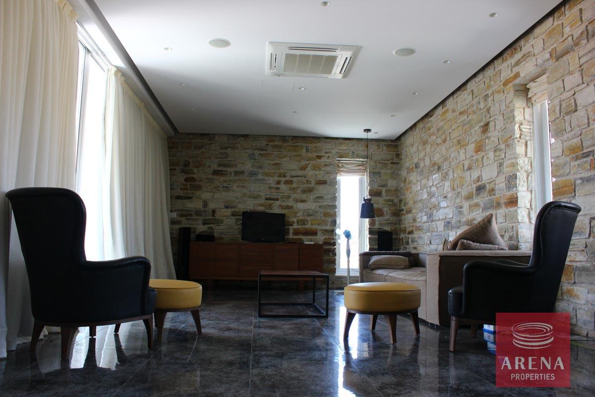 5-bungalow-in-oroklini-5201-2