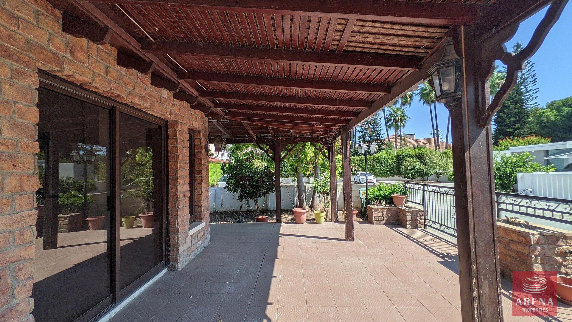 5-villa-in-oroklini-8660