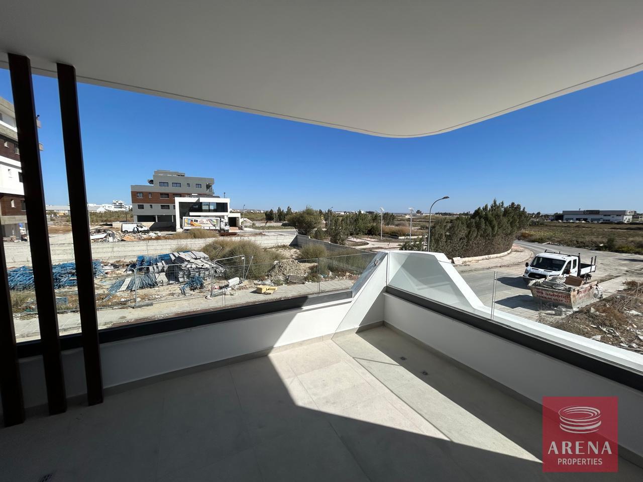 6-1-BED-APT-IN-NEW-MARINA-AREA-8738