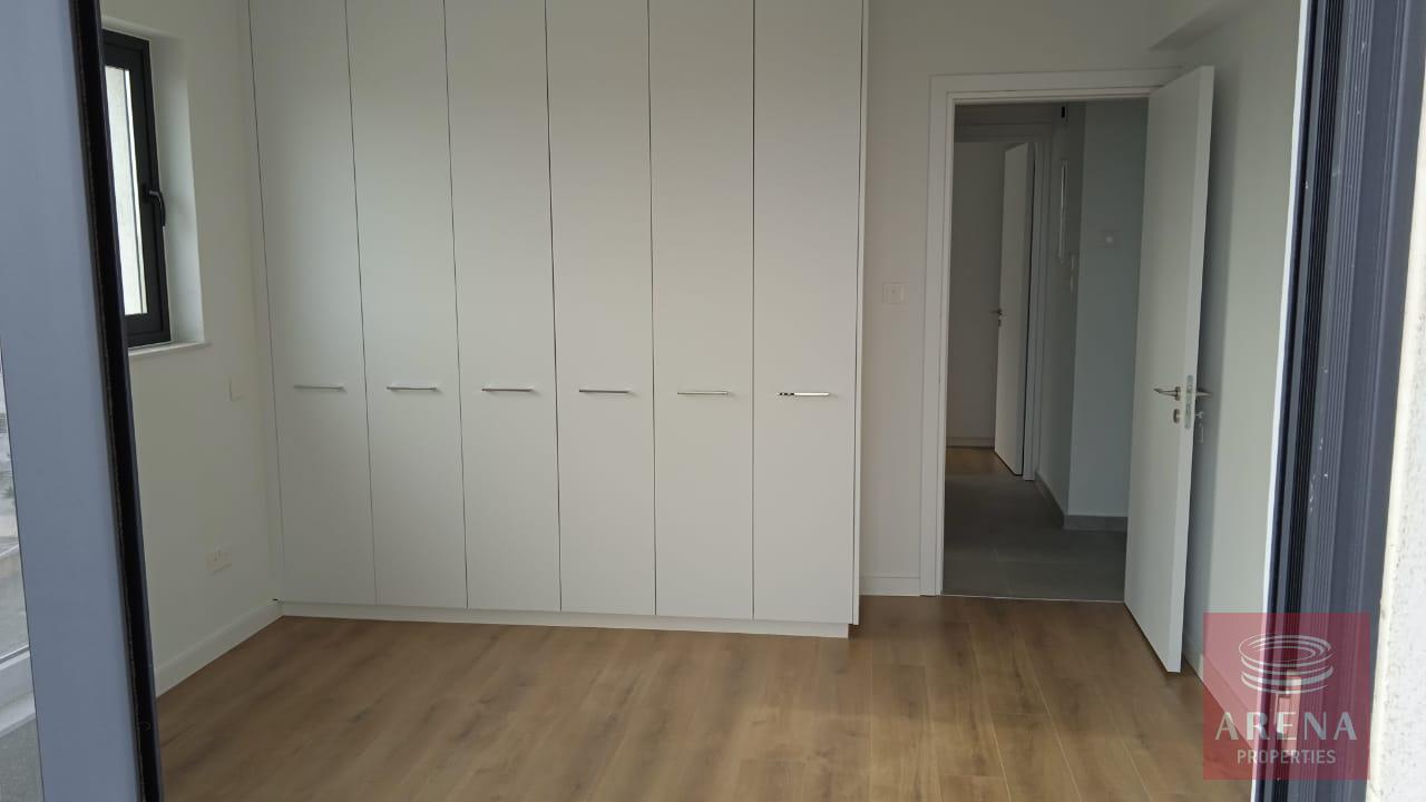 6-2-BED-APT-ARADIPPOU-9306