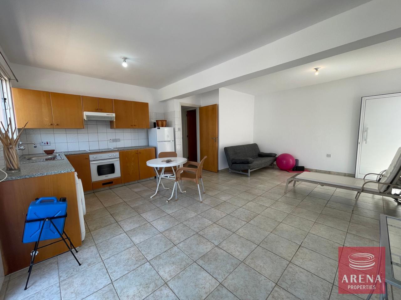 6-2-BED-APT-PARALIMNI-8509