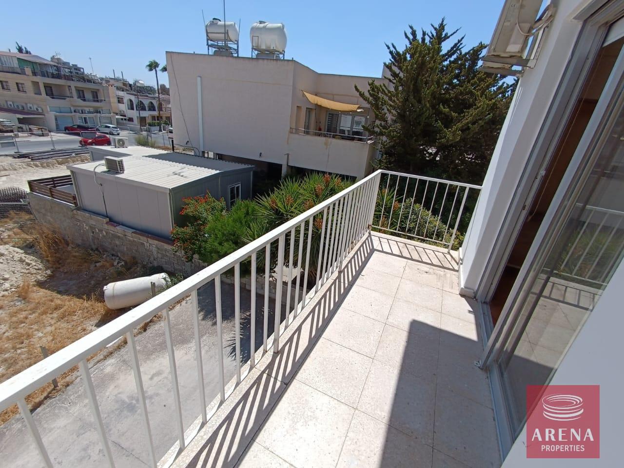 6-3-BED-APT-LARNACA-8542