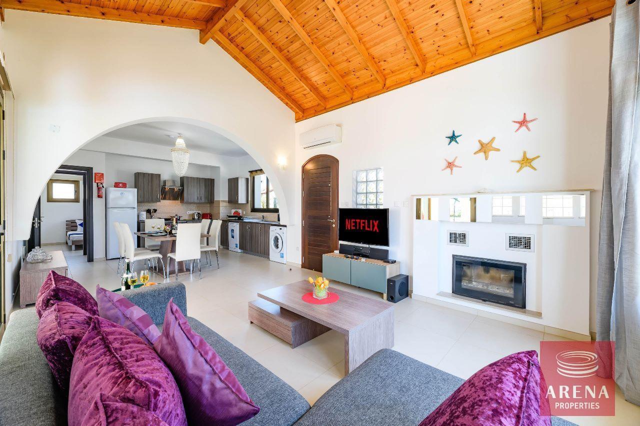 6-3-BED-BUNG-AYIA-THEKLA-7409-2