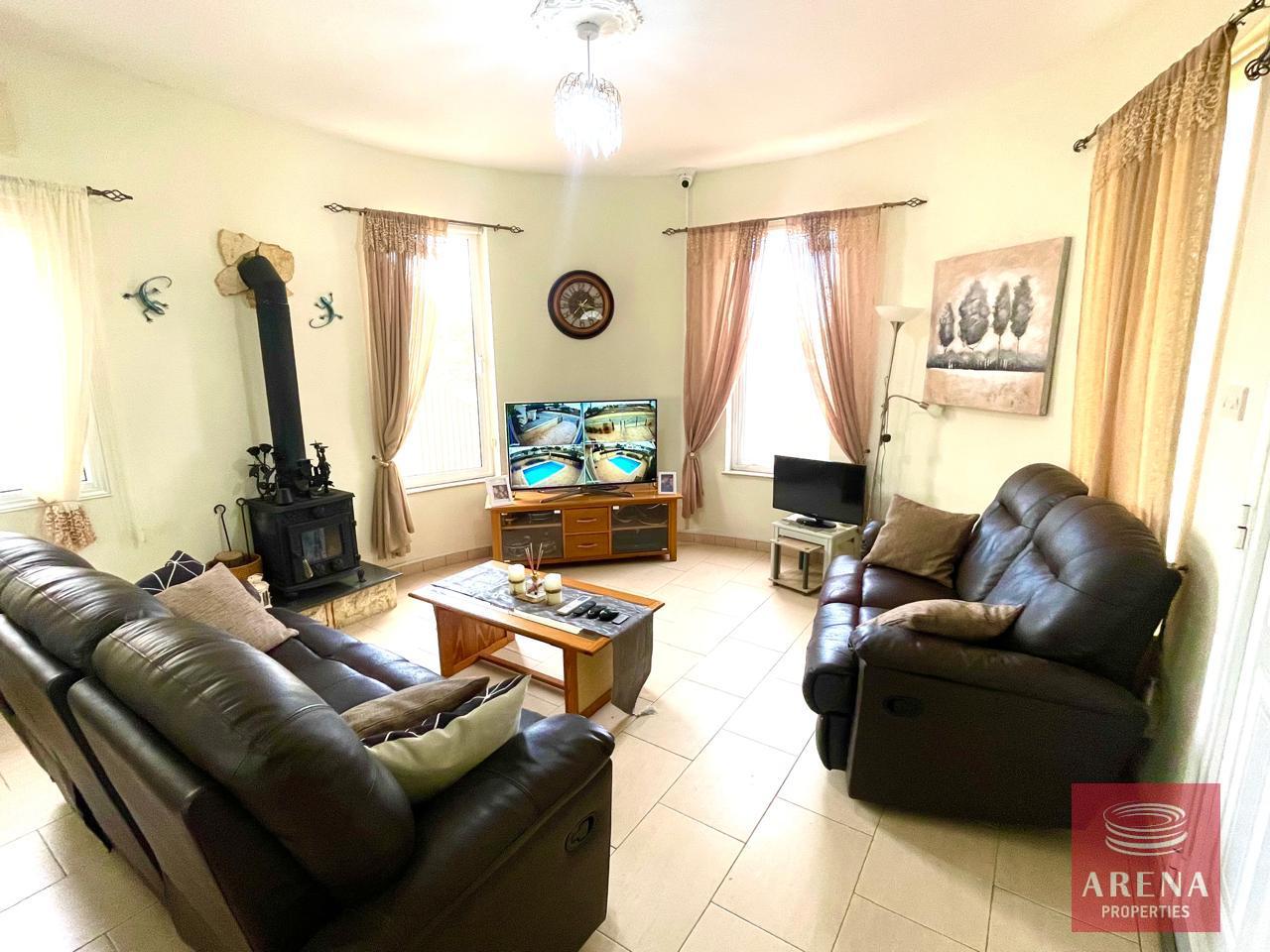 6-3-BED-VILLA-FRENAROS-8586
