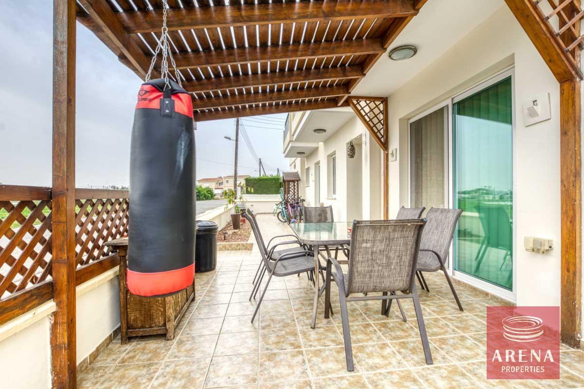 6-3-bed-apt-in-paralimni-8405