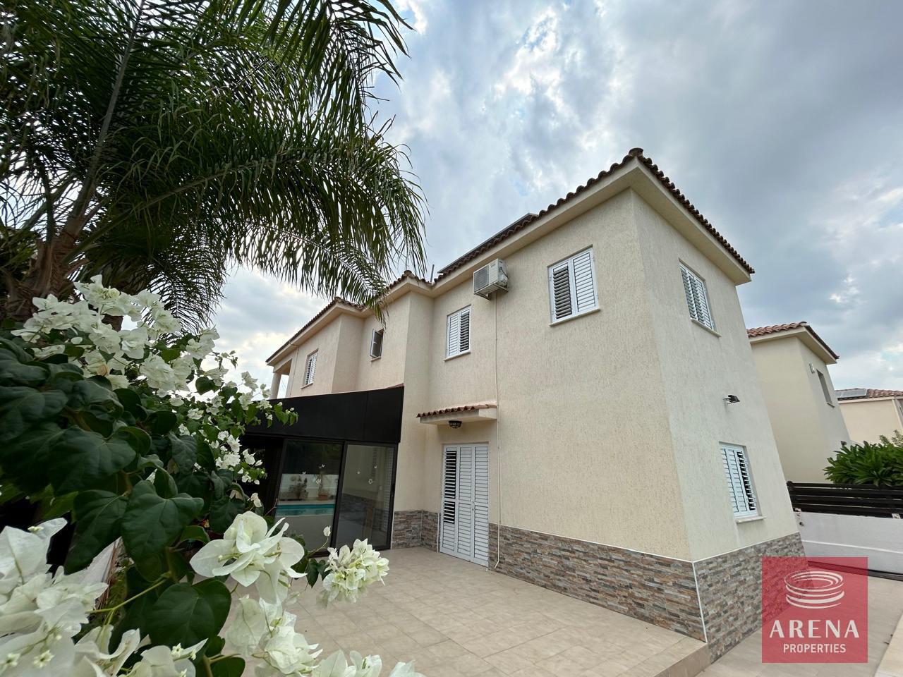 6-4-BED-VILLA-IN-ARADIPPOU-8641