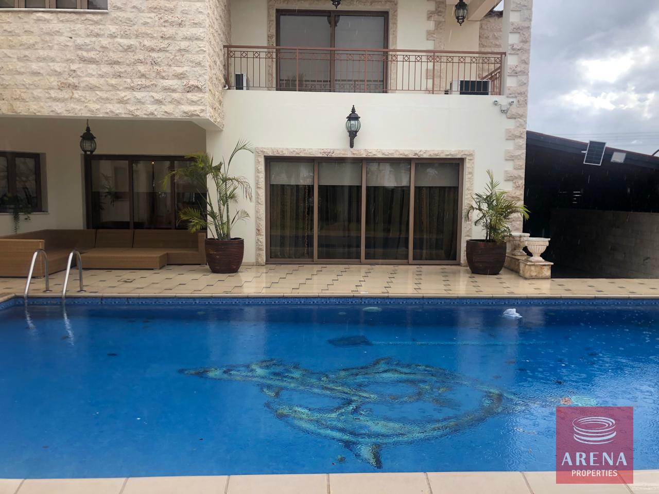 6-4-BED-VILLA-IN-DEKELIA-8422