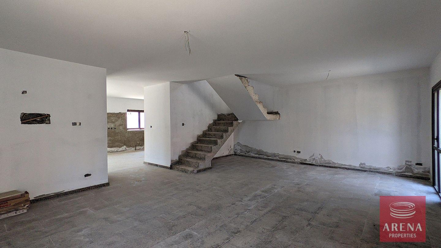 6-4-BED-VILLA-IN-KITI-7292-1