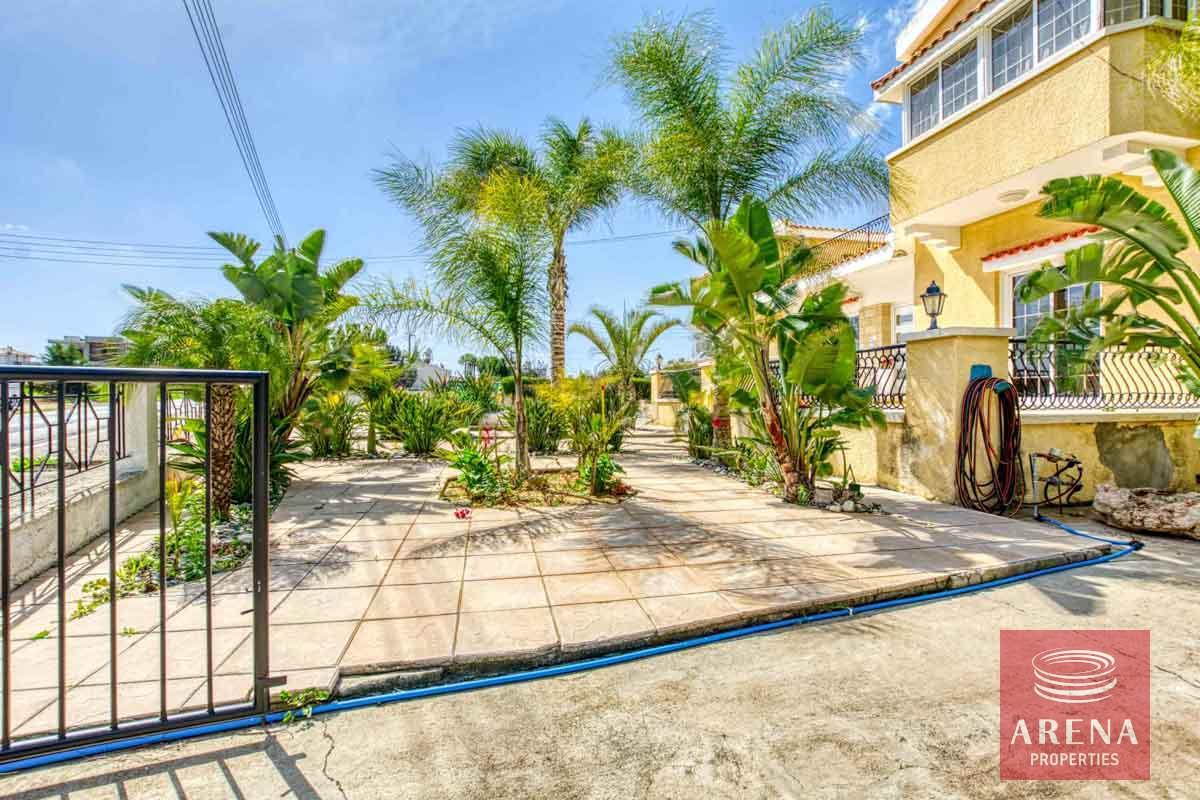 6-4-BED-VILLA-IN-PARALIMNI-6092-2