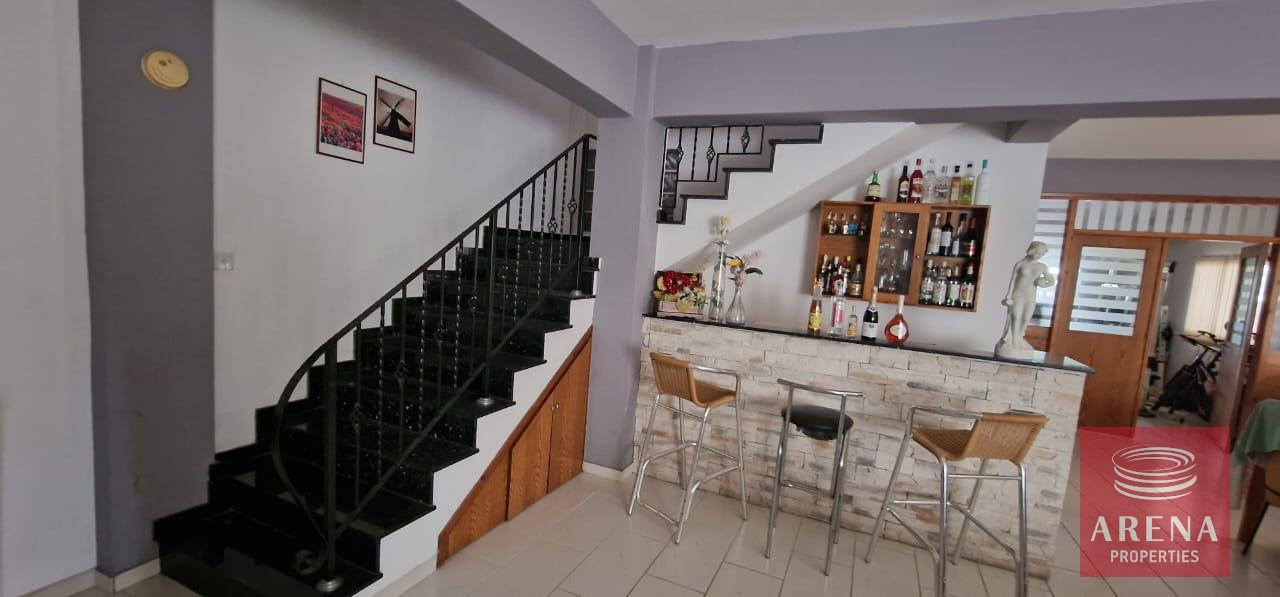 6-4-BED-VILLA-N-DROMOLAXIA-8698