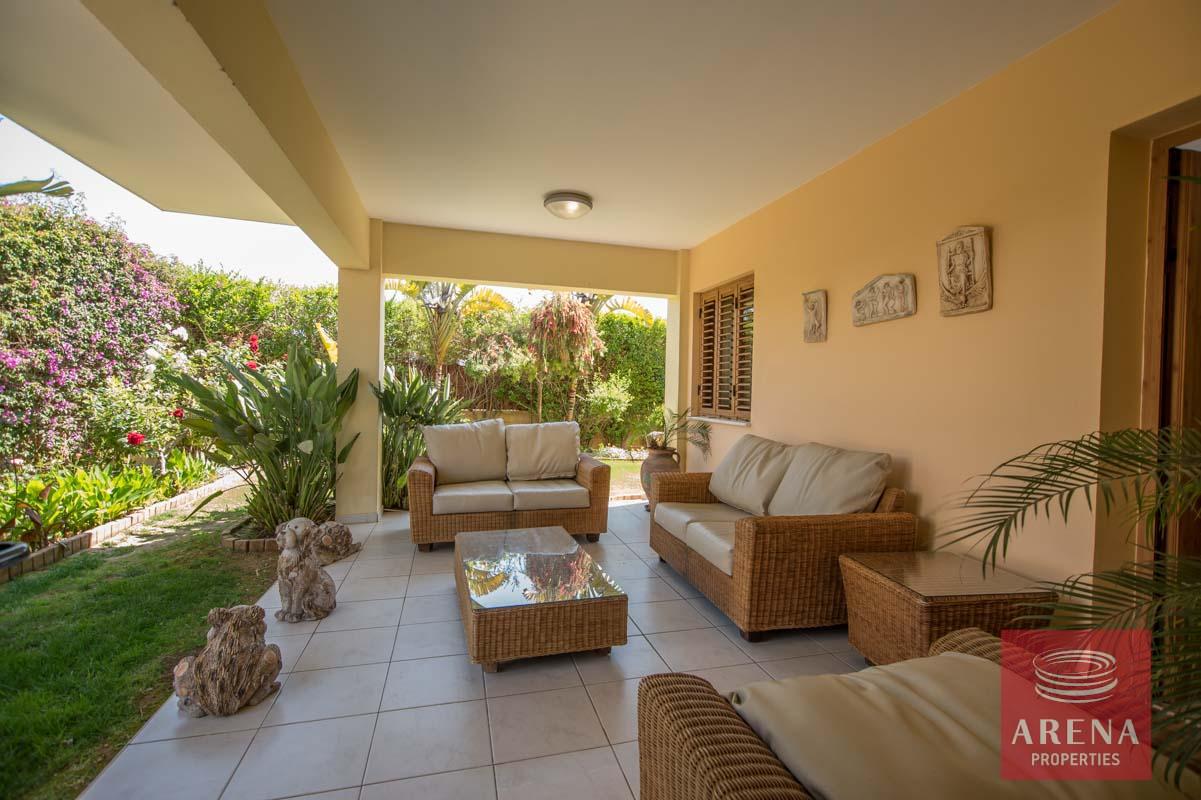 6-4-bed-villa-in-ayia-thekla_1