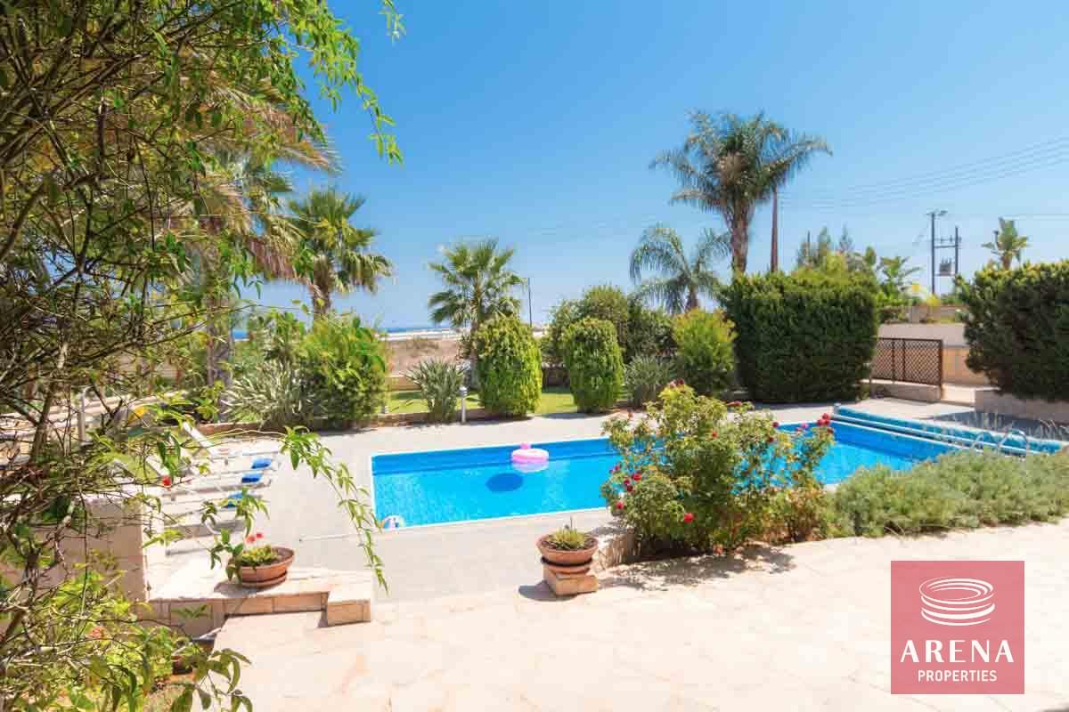 6-5-bed-villa-in-Paralimni-6482