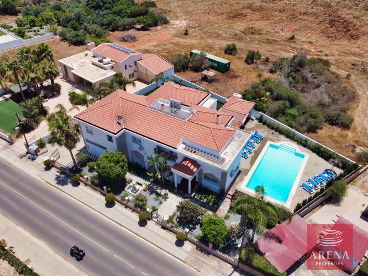 6-7-BED-VILLA-IN-AYIA-NAPA-6706-1