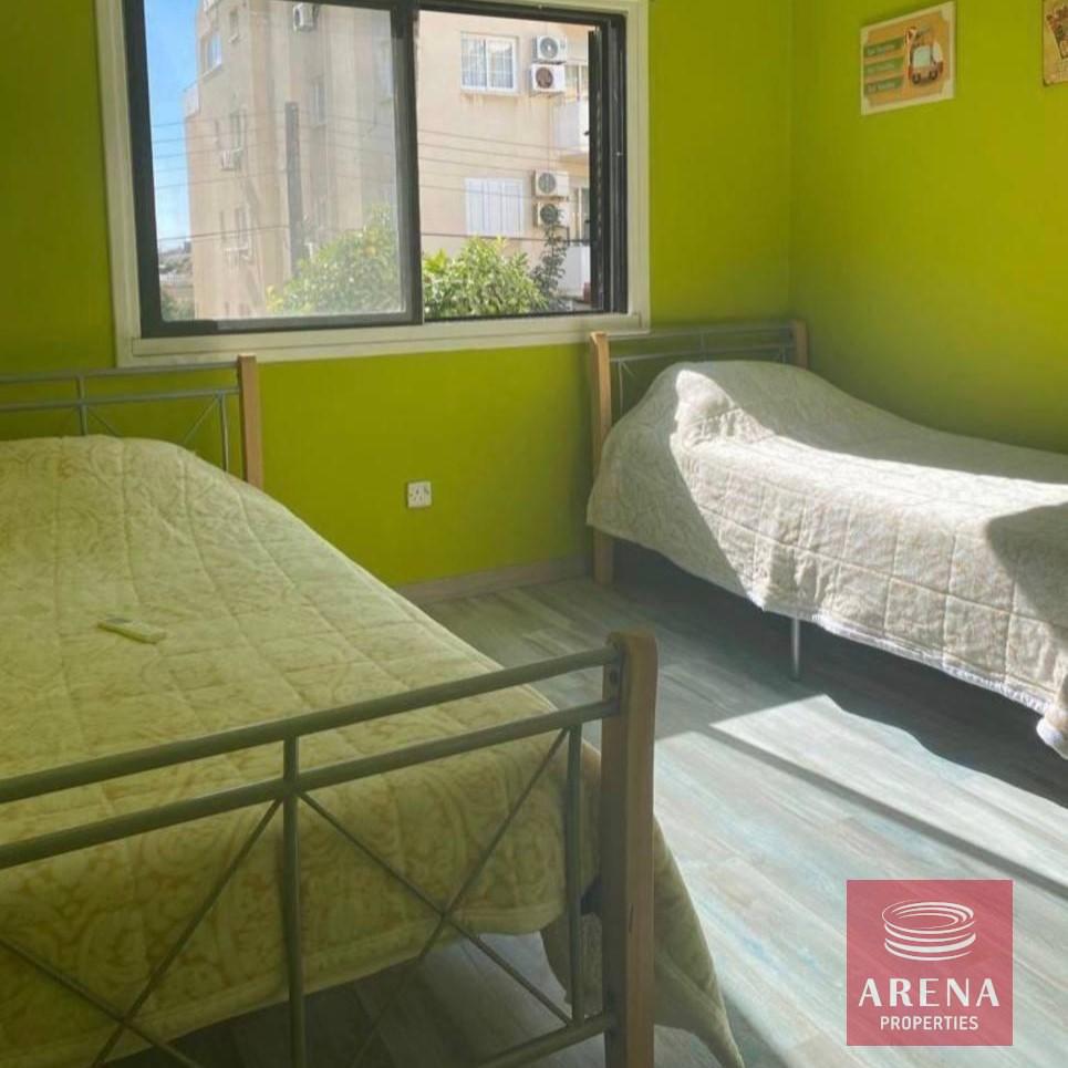 6-APT-IN-MAKENZY-8564