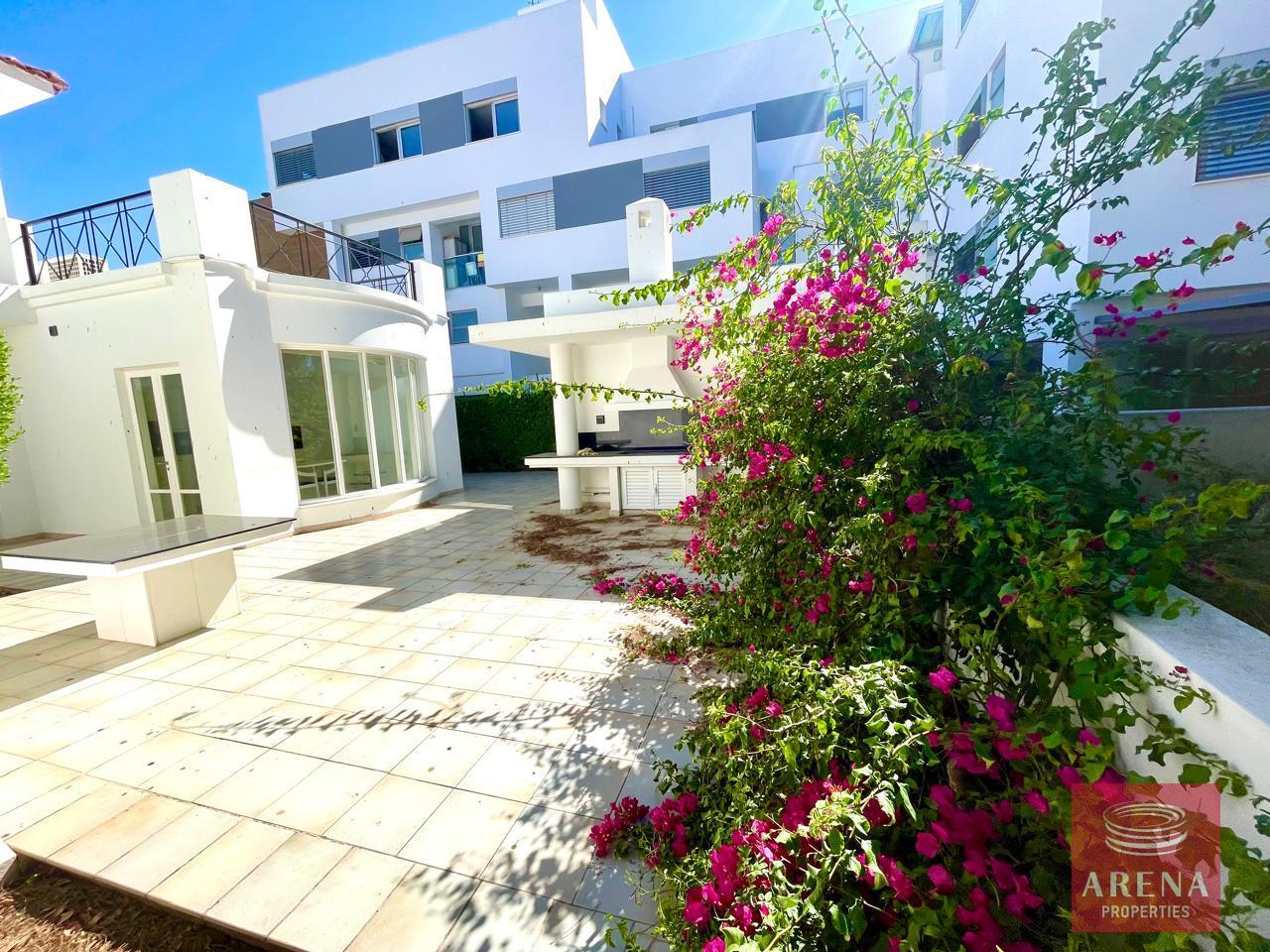 6-VILLA-IN-STROVOLOS-8730