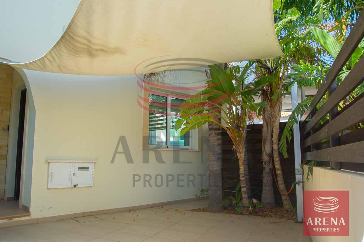 6-beautiful-villa-with-title-deeds-in-pernera-5679